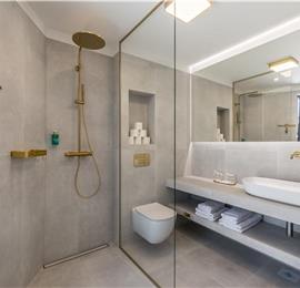 4 bedroom villa with heated pool and sea view in Vinišće, sleeps 8